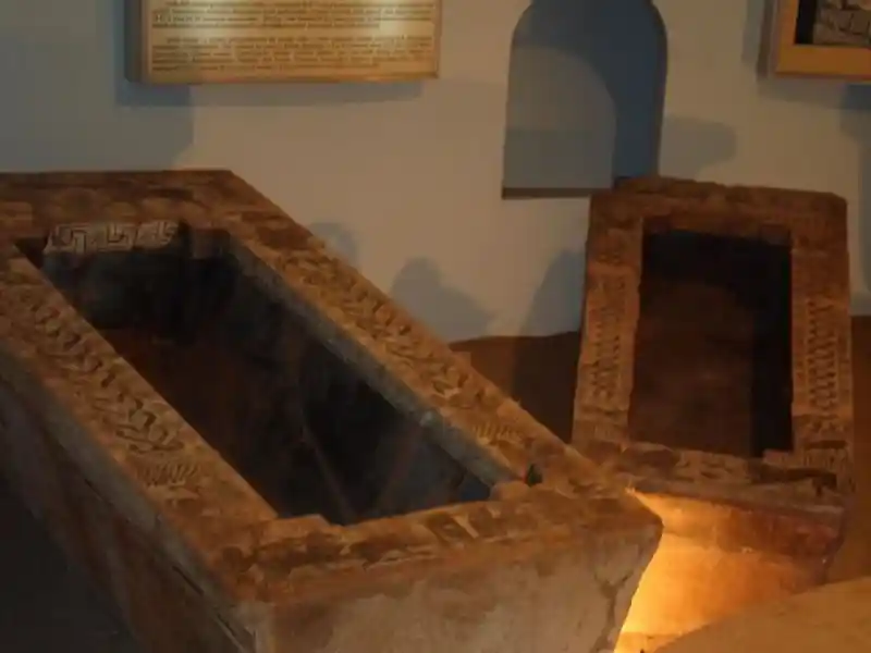 Klazomenian sarcophagus, type of ancient Greek sarcophagus named after the Ionian Greek city of Klazomenai